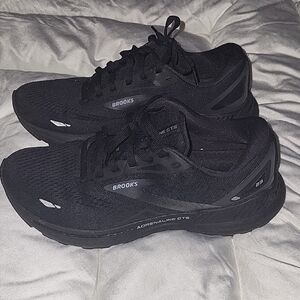 Brooks Women's Adrenaline GTS Sneakers in Black. Like NEW Size 8.5. WIDE
